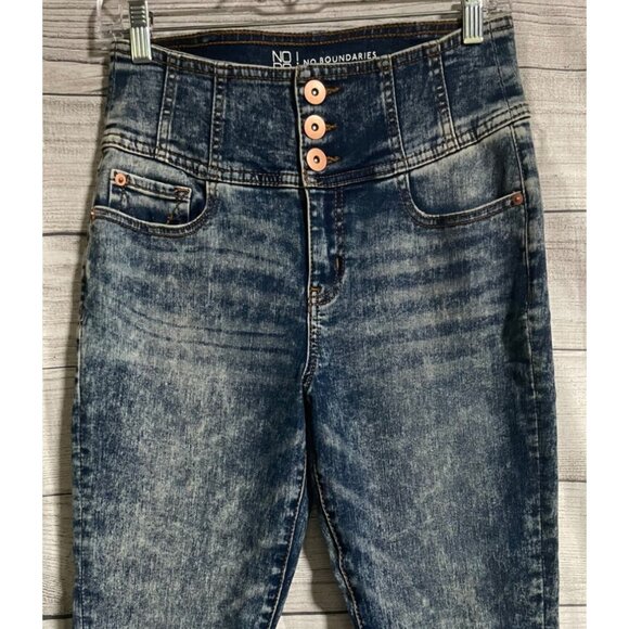 No Boundaries Womens Acid Wash High Rise Tapered Ankle Jeans JR Size 11 Y2K - Picture 3 of 7